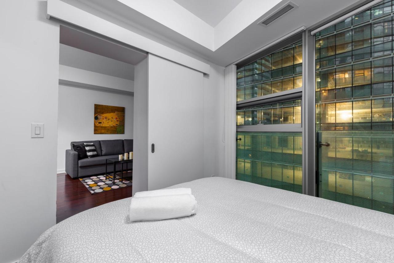The York Boutique Suites 토론토 외부 사진