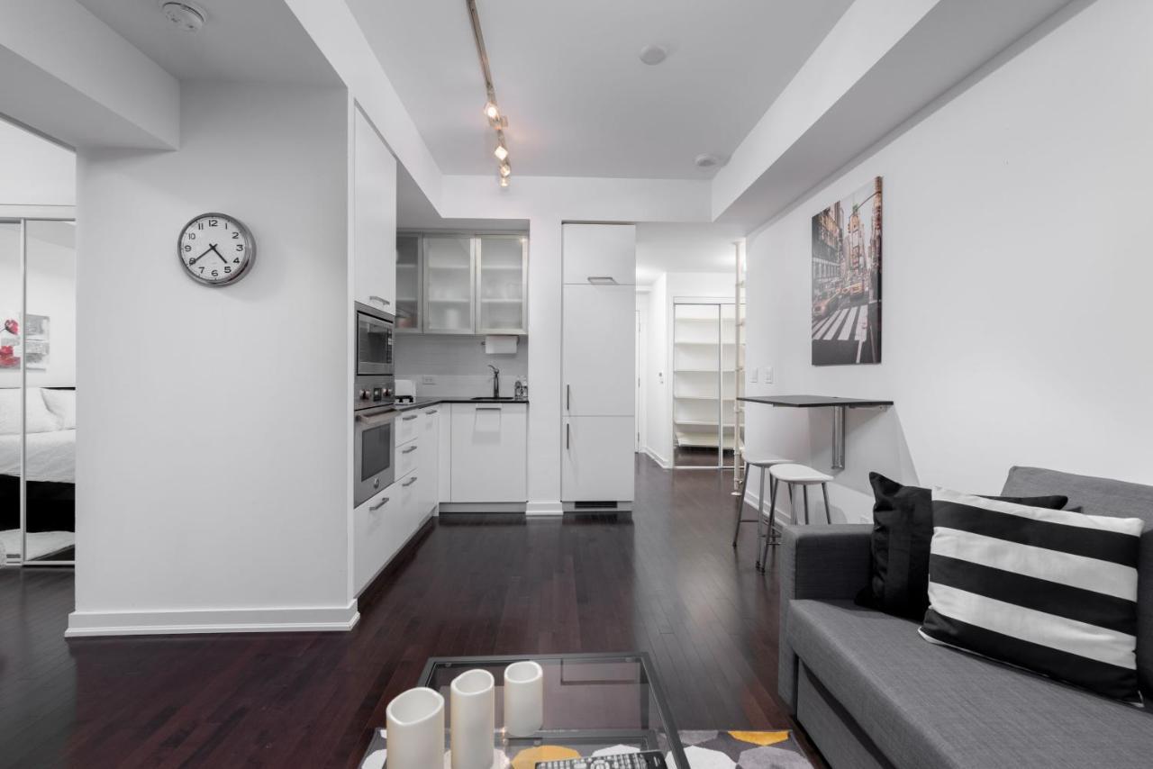 The York Boutique Suites 토론토 외부 사진