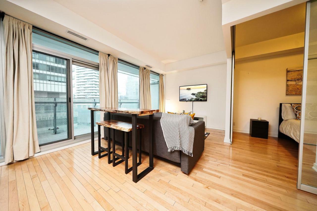The York Boutique Suites 토론토 외부 사진